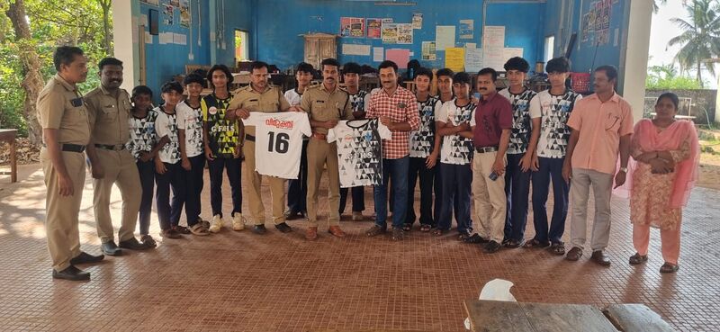 പ്രമാണം:12069 vimukthi jersey.jpg