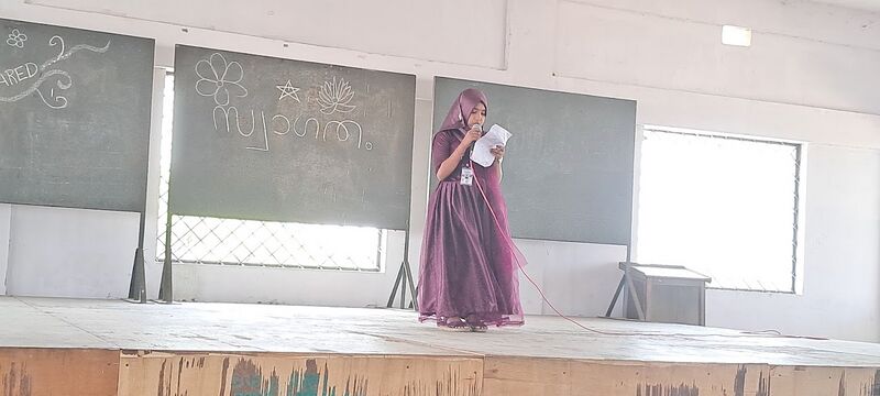 പ്രമാണം:21060 khs sent off 4.jpg