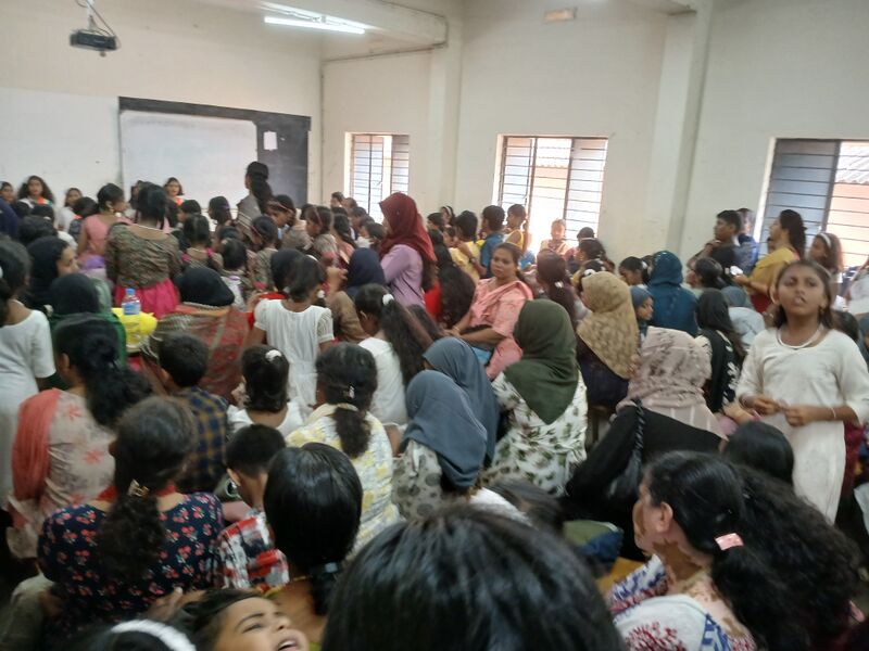 പ്രമാണം:21060 lk subjilla kalolsavam2.jpg