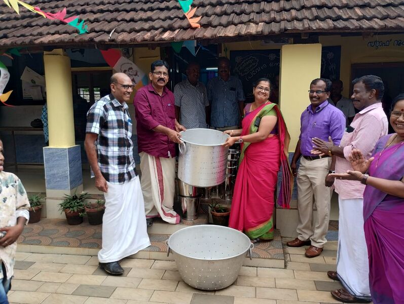 പ്രമാണം:21446 school Pic 7.jpeg