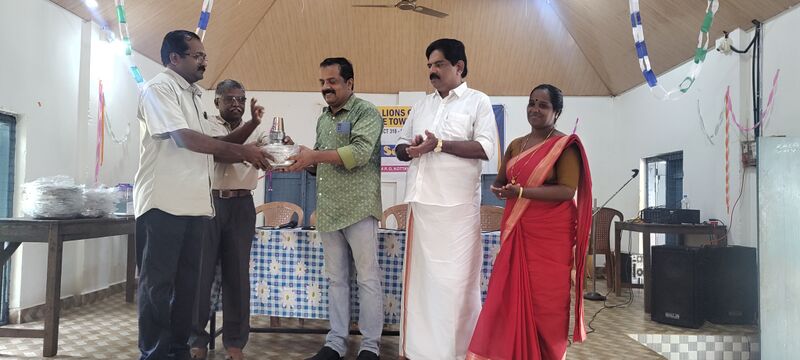 പ്രമാണം:31262- valavoor- lion2.jpg