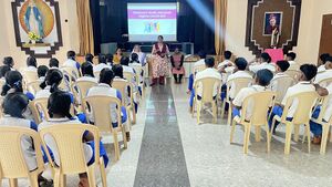 35052 teensclub karuthal 2.jpg