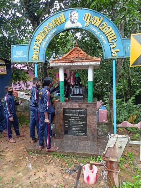 പ്രമാണം:44021 statue cleaning 2.jpg