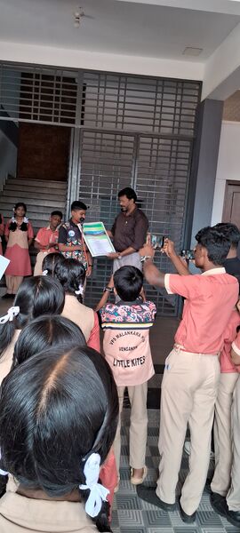 പ്രമാണം:44046 lk24 camera2.jpg