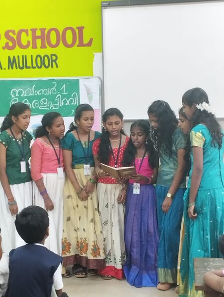 പ്രമാണം:44243 23keralapiravi1.jpg