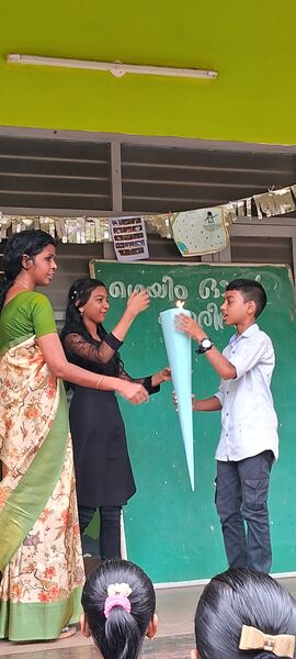 പ്രമാണം:44243 24-25Game of Paris.jpg