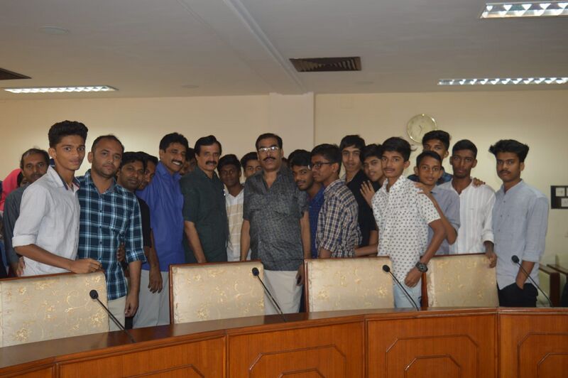 പ്രമാണം:48002-c raveentrhanath.jpeg