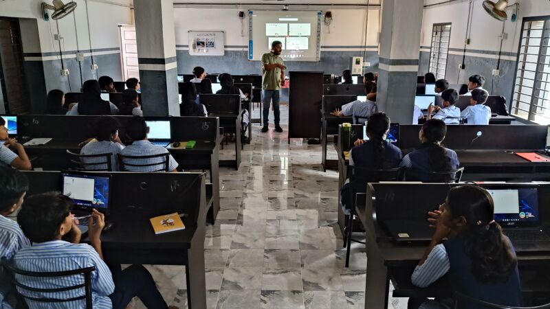 പ്രമാണം:48100-sep18-edakkara b1-2.jpg