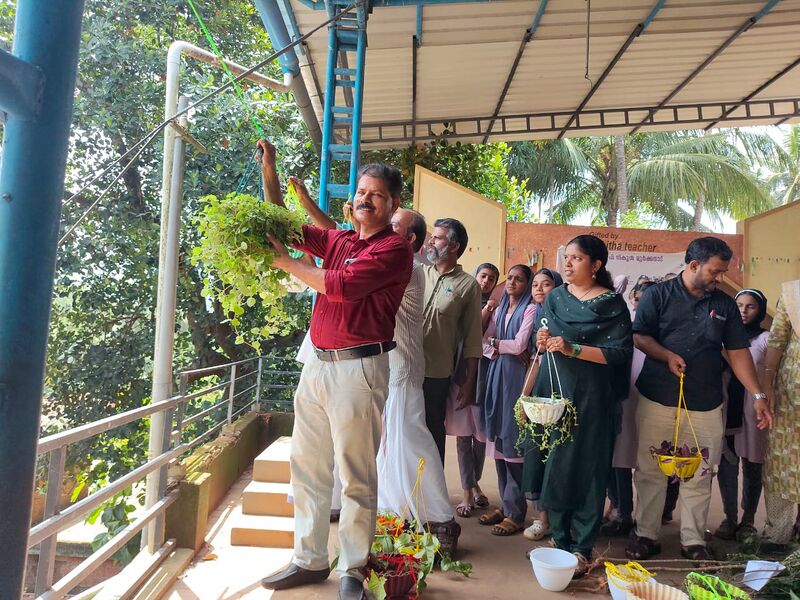 പ്രമാണം:48243 schoolgarden.jpeg