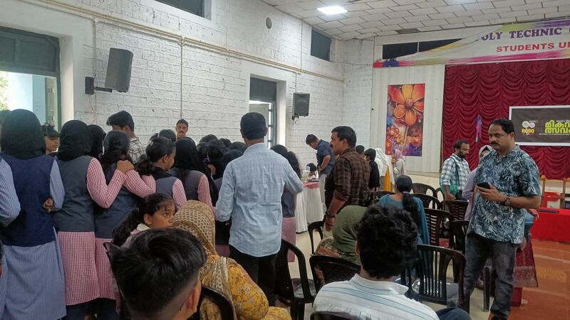 പ്രമാണം:Drcmlp-lk-mik 16.jpg