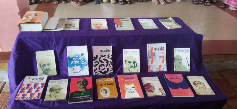 പ്രമാണം:12329-basheer books.jpg