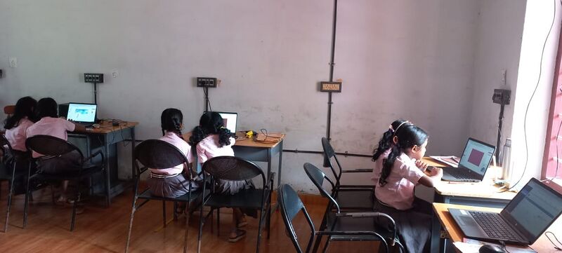 പ്രമാണം:14657 IT Lab.jpeg