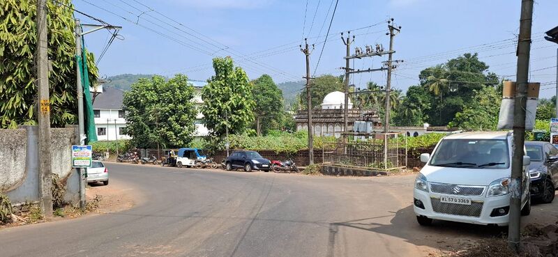 പ്രമാണം:18008 My street 2.jpeg
