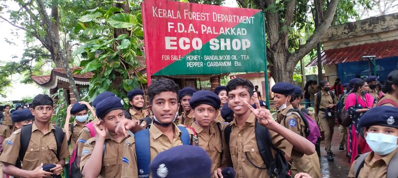 പ്രമാണം:21068 field trip2.jpeg