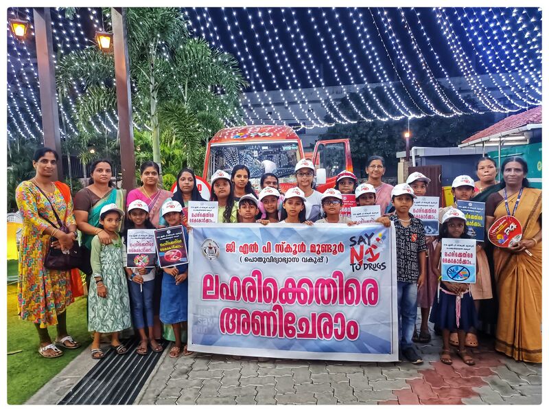 പ്രമാണം:21706 laharikkethire.jpg