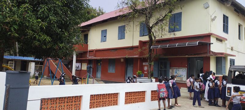 പ്രമാണം:26255-school UP building &office.jpg