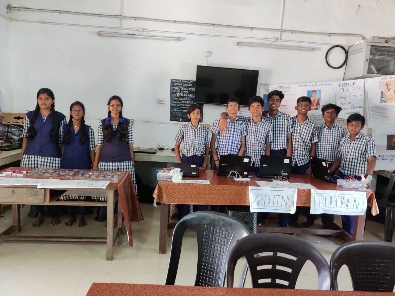 പ്രമാണം:34020 ALP-lkstudents.jpg