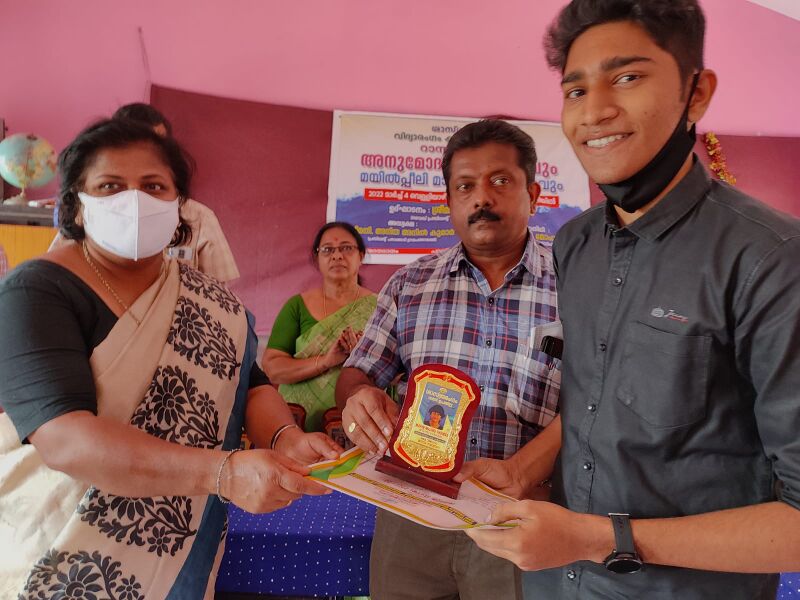 പ്രമാണം:38047 SasthraPrize1.jpg