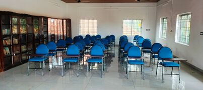 സ്കൂൾ ലൈബ്രറിയും സെമിനാർ ഹാളും