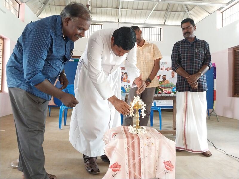 പ്രമാണം:44228-schoolopening1.jpg