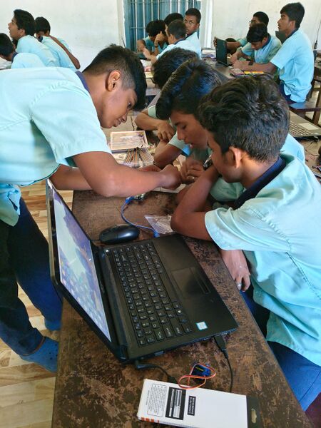 പ്രമാണം:Kite little.jpg