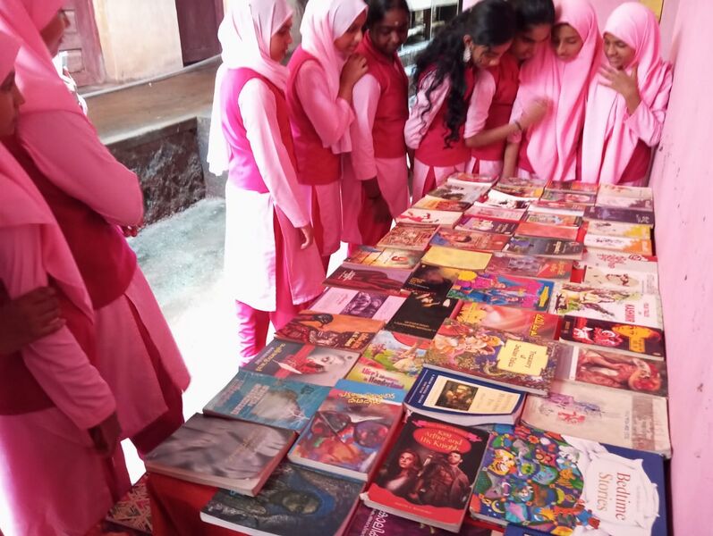 പ്രമാണം:11006 book exhibition.jpg