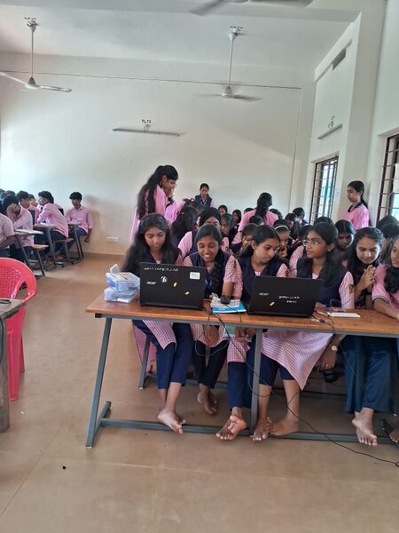 പ്രമാണം:12044 robotic class1.jpg