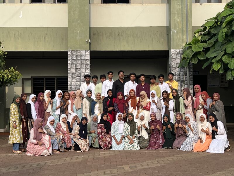 പ്രമാണം:19009-school parliamrntary -team.jpg