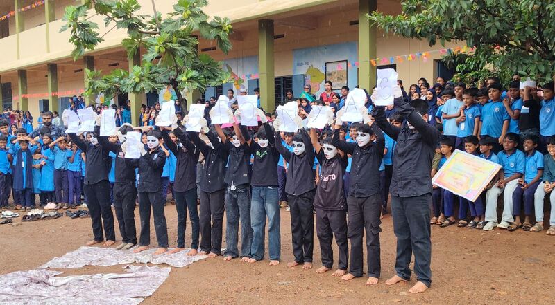 പ്രമാണം:19862 lahari 3.jpg