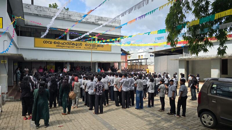 പ്രമാണം:21124 pravesanolsavam.jpg