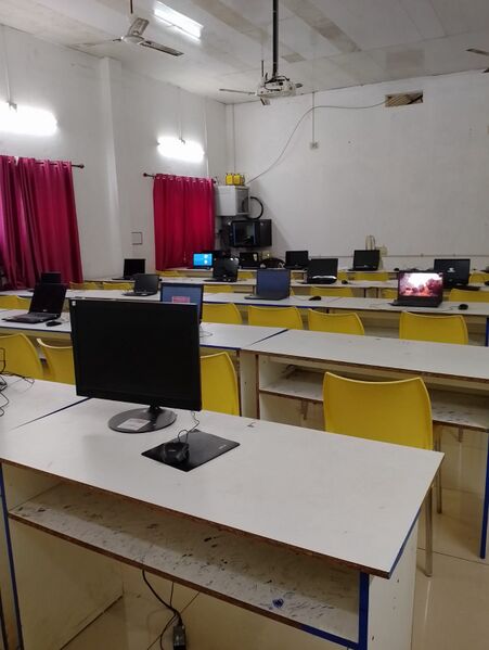 പ്രമാണം:25091 hitech IT lab.jpg