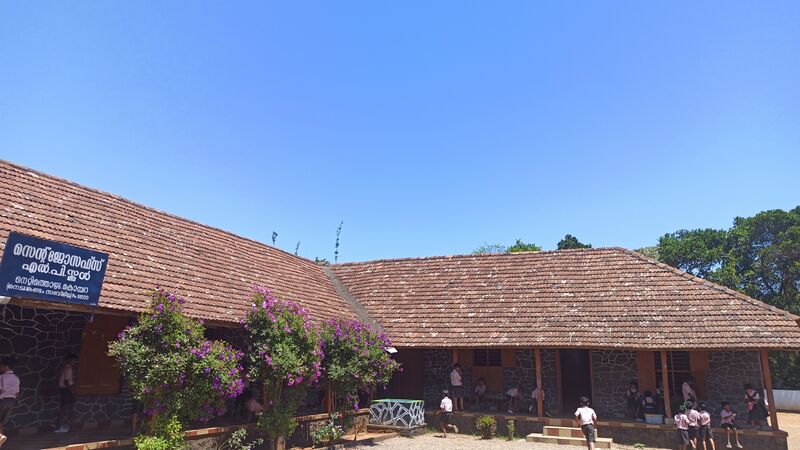 പ്രമാണം:30523 SJLPS KOCHARA.jpg