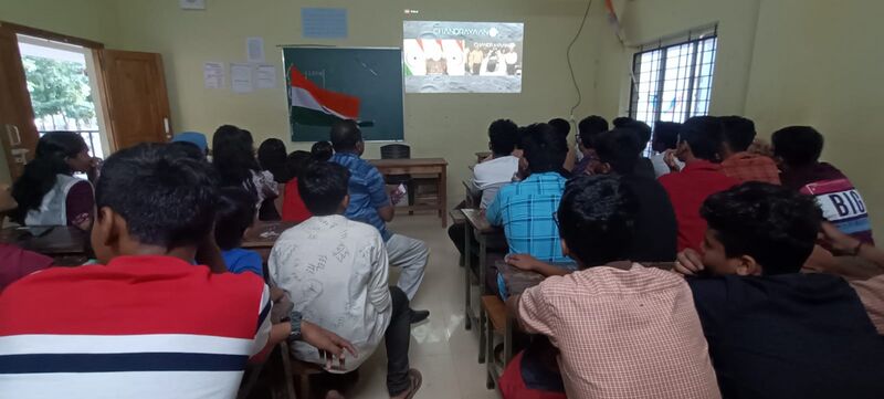 പ്രമാണം:40031 Hitech class room sessions.jpg