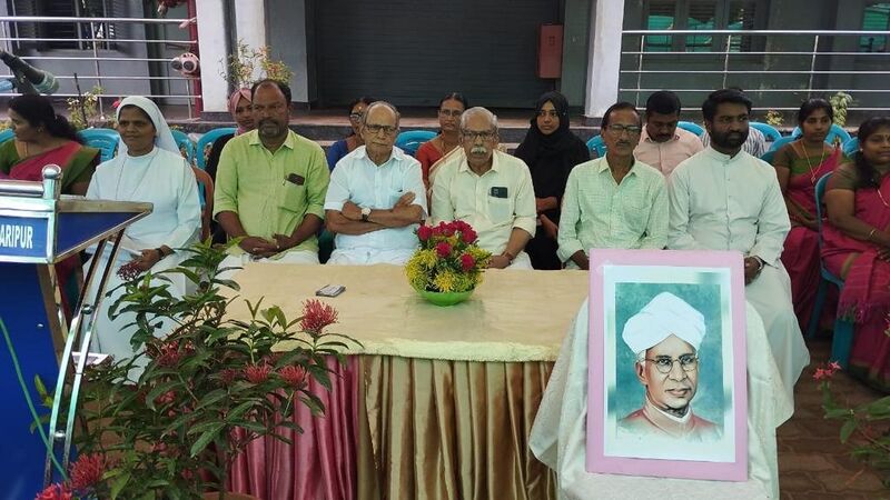 പ്രമാണം:ADHYAPAKADINAM 2K23 -12554.jpeg