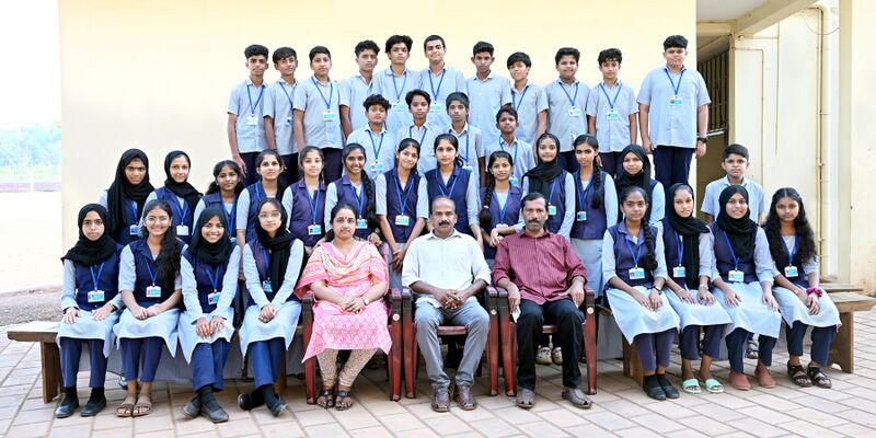 പ്രമാണം:11053 2025batch2.jpg