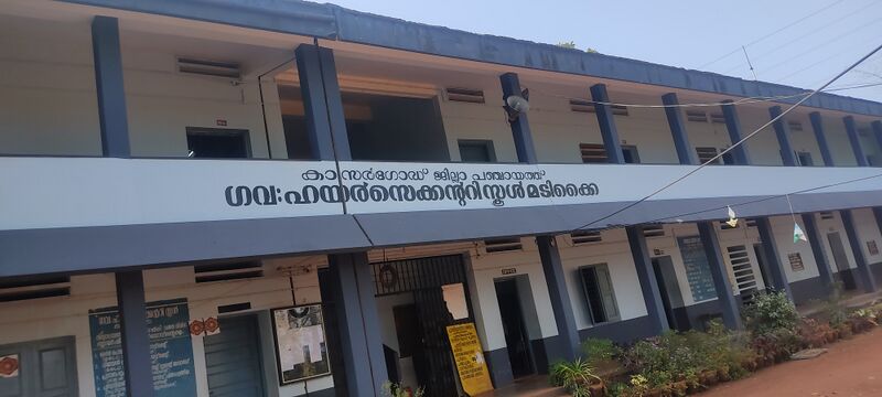 പ്രമാണം:12017 school building.jpg