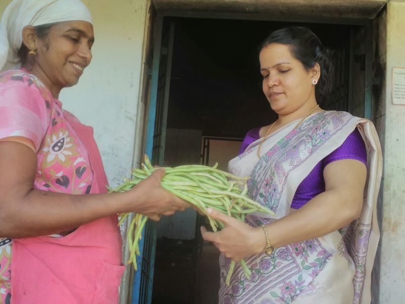 പ്രമാണം:13121 karshikam 1.jpg