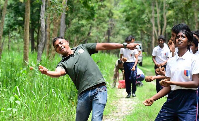 പ്രമാണം:15051 teachers with them.jpg