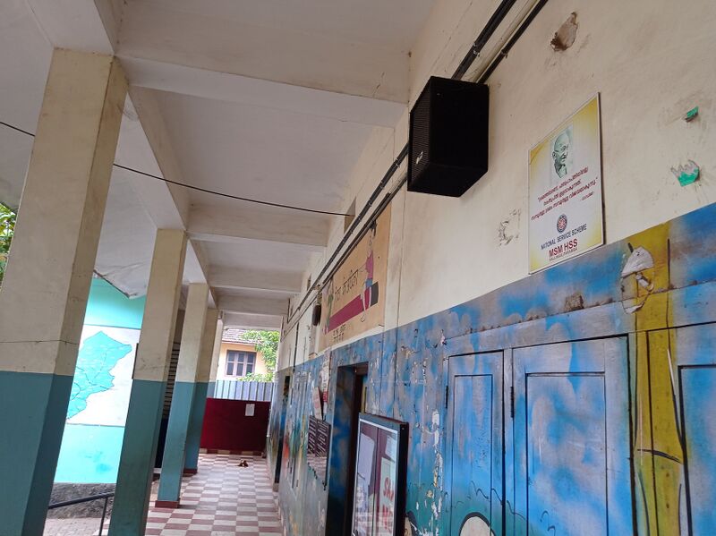 പ്രമാണം:19631- Surround speaker system.jpg