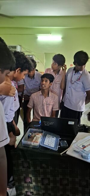 28027 Robotics to 9 class.jpg