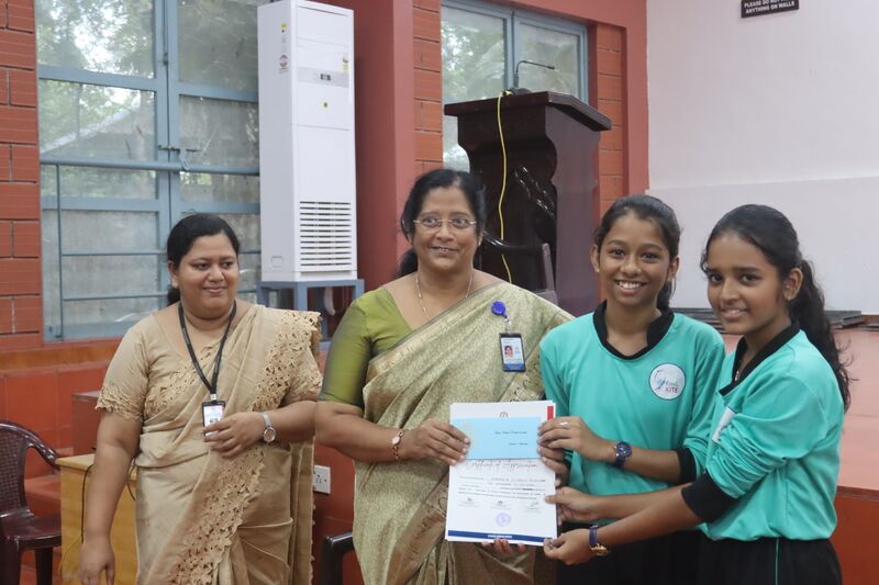 പ്രമാണം:33025 Meeva and Roopika.jpg