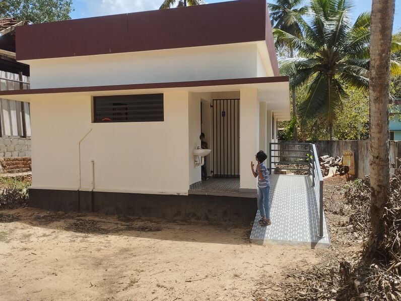 പ്രമാണം:36456 22 toilet.jpg