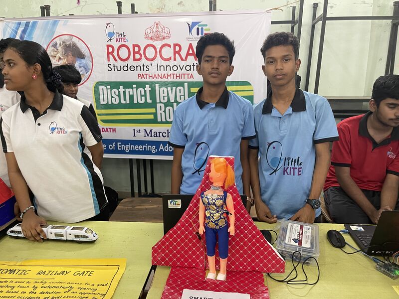 പ്രമാണം:38098-robofest.jpeg
