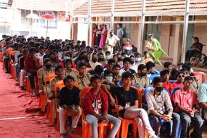 42024 schoolday3.jpg