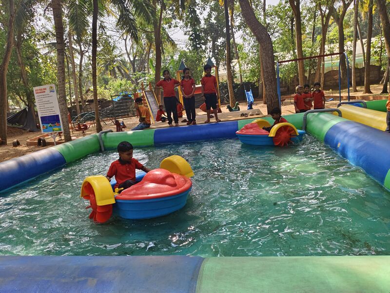 പ്രമാണം:42548 lp tour.jpg