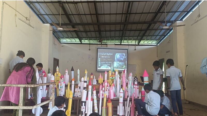 പ്രമാണം:44358 projector image.jpeg