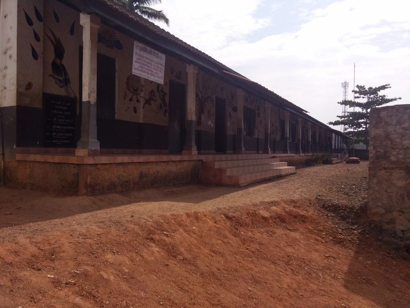 പ്രമാണം:Scool photo.jpeg