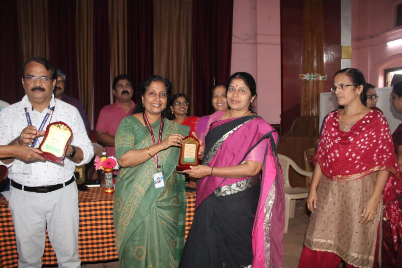 പ്രമാണം:21060-VIJAY NISHA.jpg