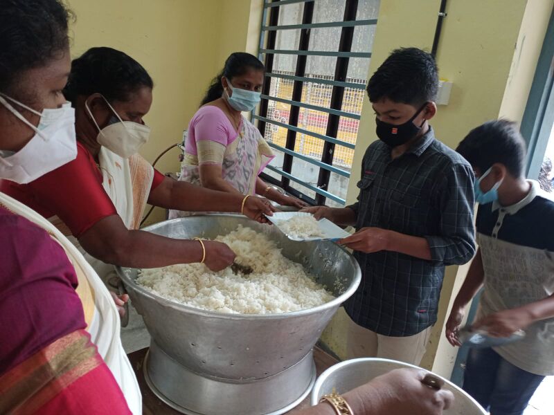 പ്രമാണം:32015 noon meal2.jpeg