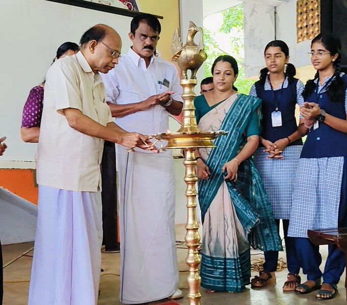 പ്രമാണം:33021 Reading Day.jpg